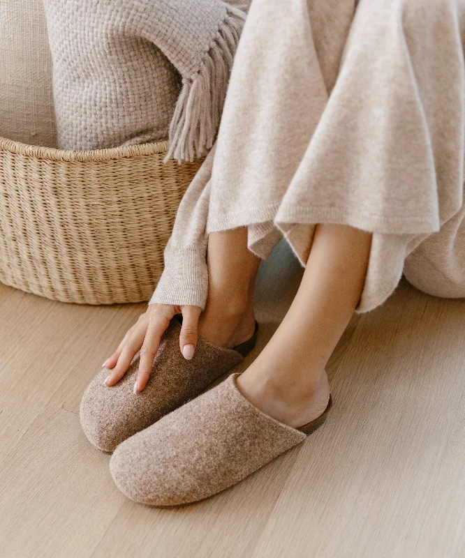 Women's Flats Sale Cabin Moc Clog