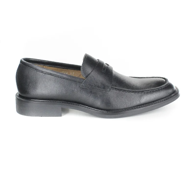 Women's Durable Footwear Cory Loafer in Black from Novacas