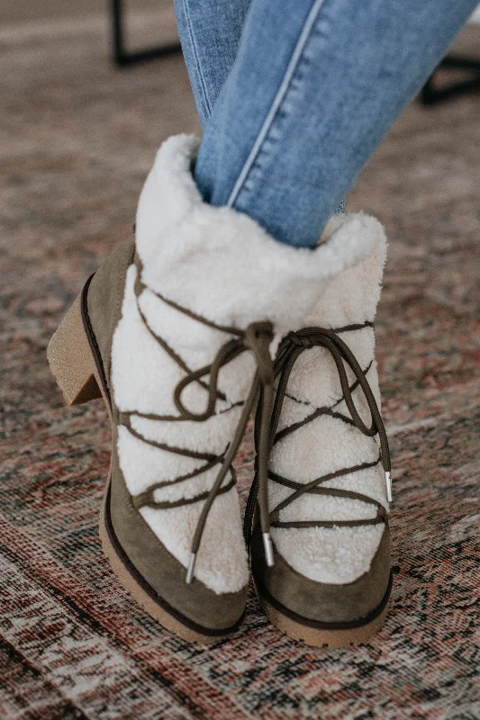 High-Fashion Casual Shoes Embracing The Chill Boots - Moss