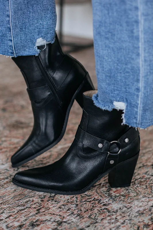 Minimalist Casual Shoes Here For A Good Time Boots - Black