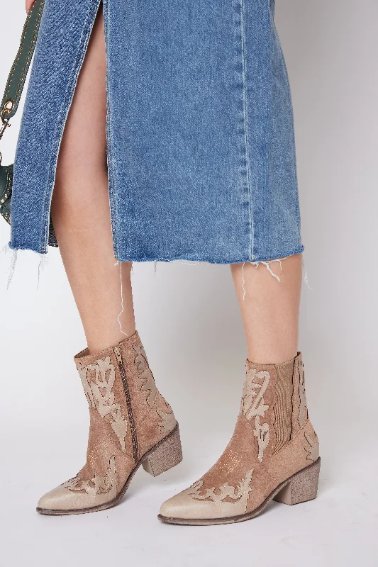 Women's Adventure-Ready Shoes Jackson Cowboy Boots