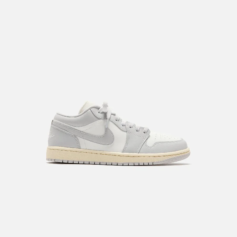 Outdoor Hiking Shoes Promotion Nike WMNS Air Jordan 1 Low - Sail / Coconut Milk / Neutral Grey