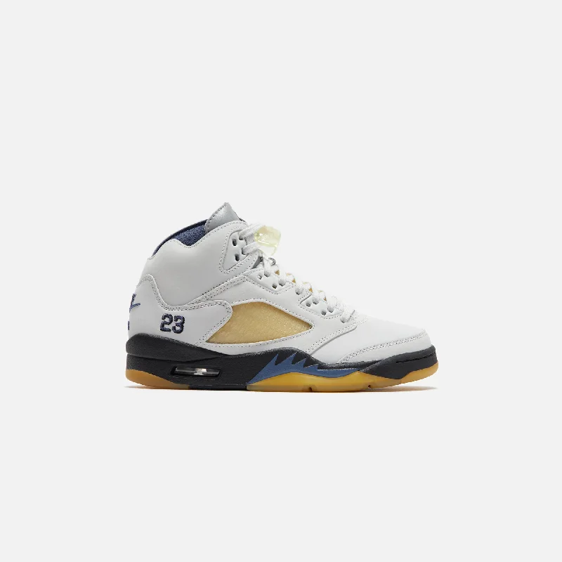Feminine Luxe Style Sale Jordan x A Ma Maniére WMNS Air Jordan 5 Retro - Photon Dust / Black-Diffused Blue / Pale Ivory Feminine Luxe Style Sale Jordan x A Ma Maniére WMNS Air Jordan 5 Retro - Photon Dust / Black-Diffused Blue / Pale Ivory