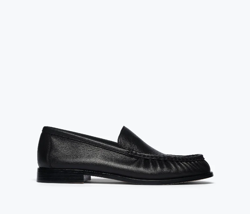 Day To Night Styles LEIGHTON SOFT LEATHER LOAFER