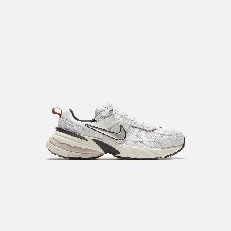 Luxury Casual Deals Nike WMNS Nike V2K Run - Pure Platinum / Chrome / Platinum Tint