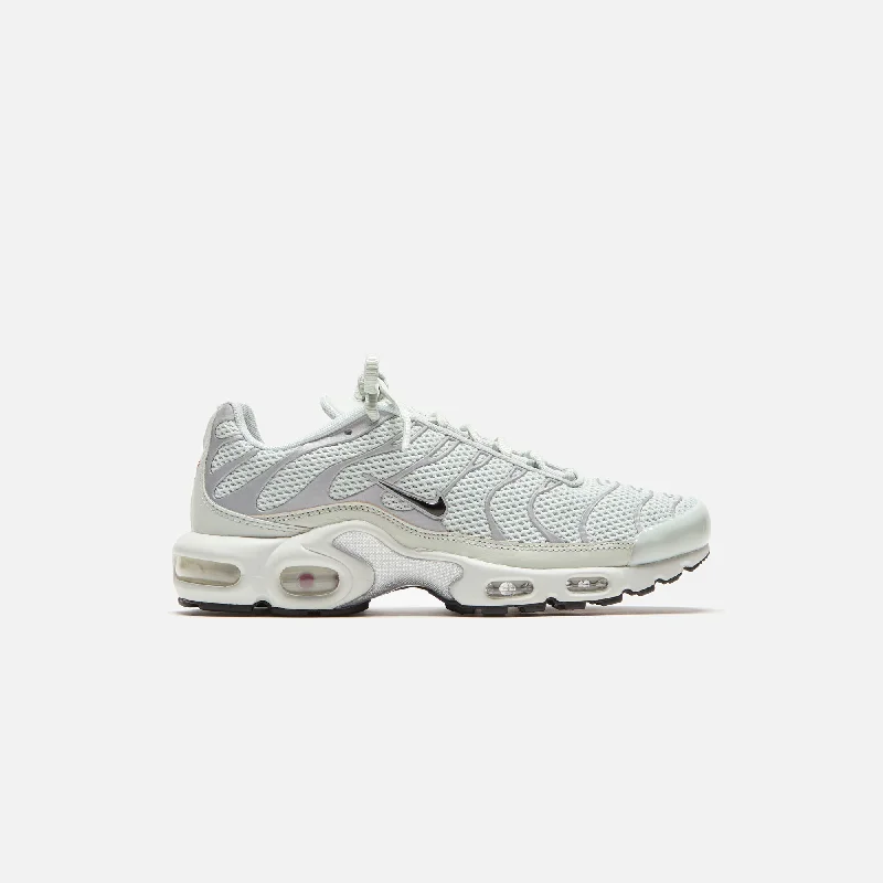 Modish Fashion Discounts Nike WMNS Air Max Plus - Light Silver / Black / Chrome / Light Modish Fashion Discounts Nike WMNS Air Max Plus - Light Silver / Black / Chrome / Light