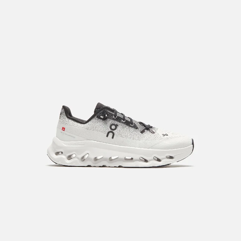 Limited Time On Running WMNS Cloudtilt - Black / Ivory