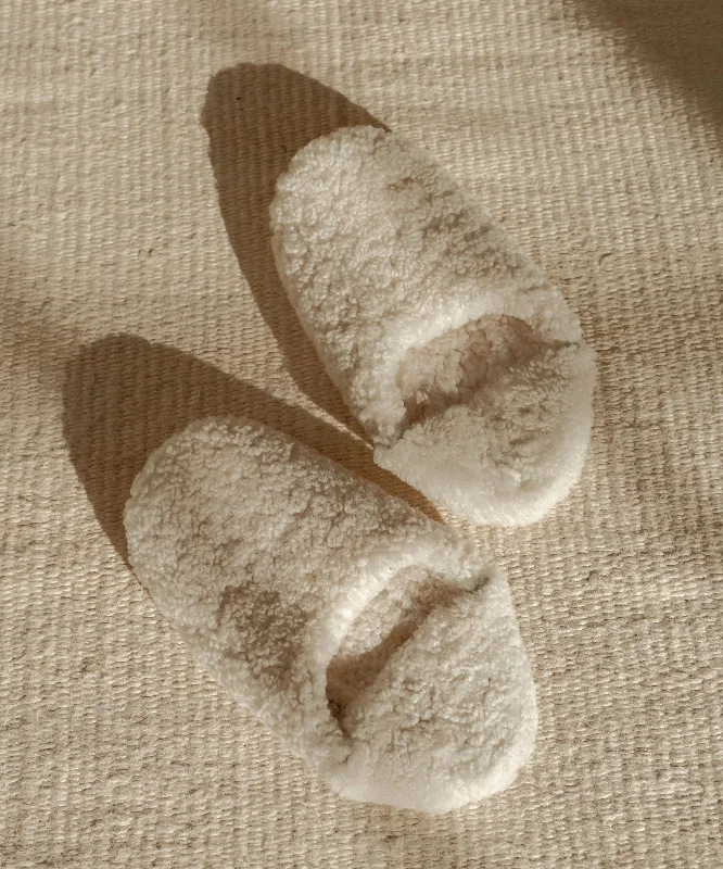 Sophisticated Style Offers Shearling Moroccan Slipper
