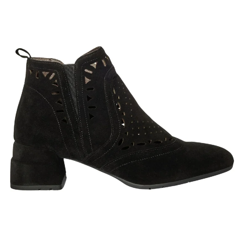 Classic Elegance Sales Softwaves Women's Kandra Black Suede
