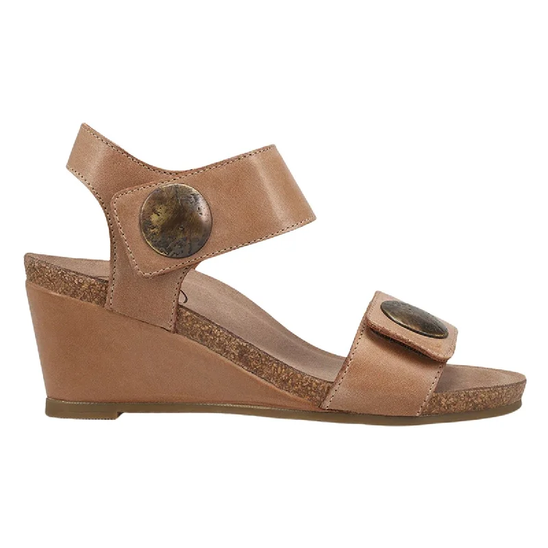Classic Chic Deals Taos Women's Carousel 3 Tan Leather