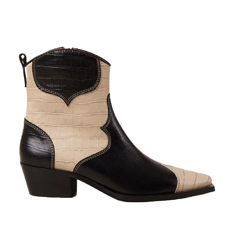 Discount Store Alohas Women's Buffalo in Black/White