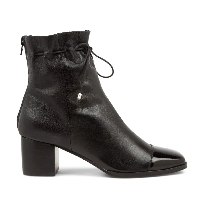 Buy More, Save More Django and Juliette Women's Valina in Black