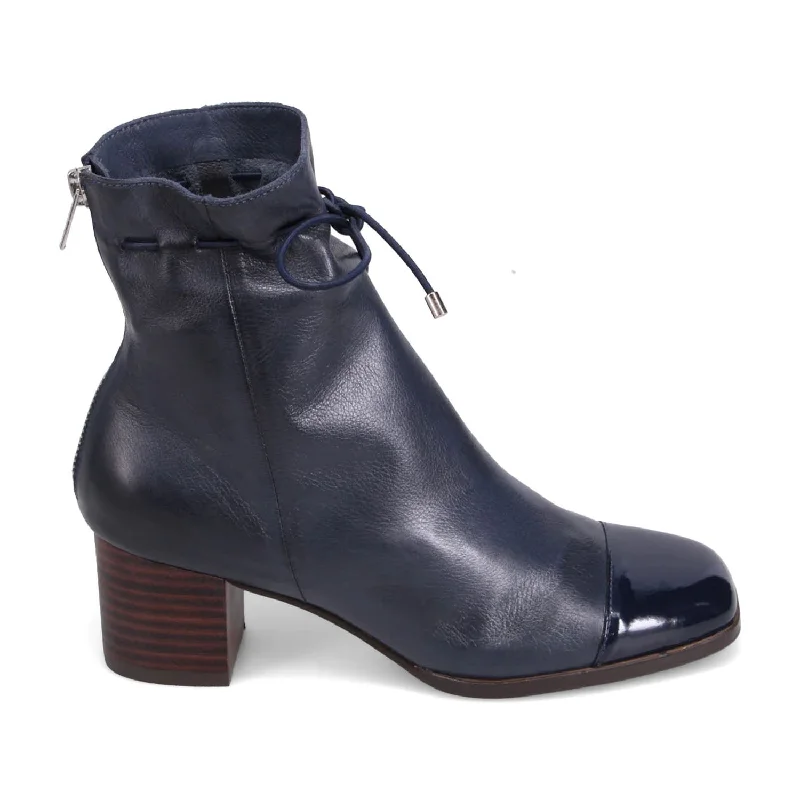 Unbeatable Deals Django and Juliette Women's Valina in Navy