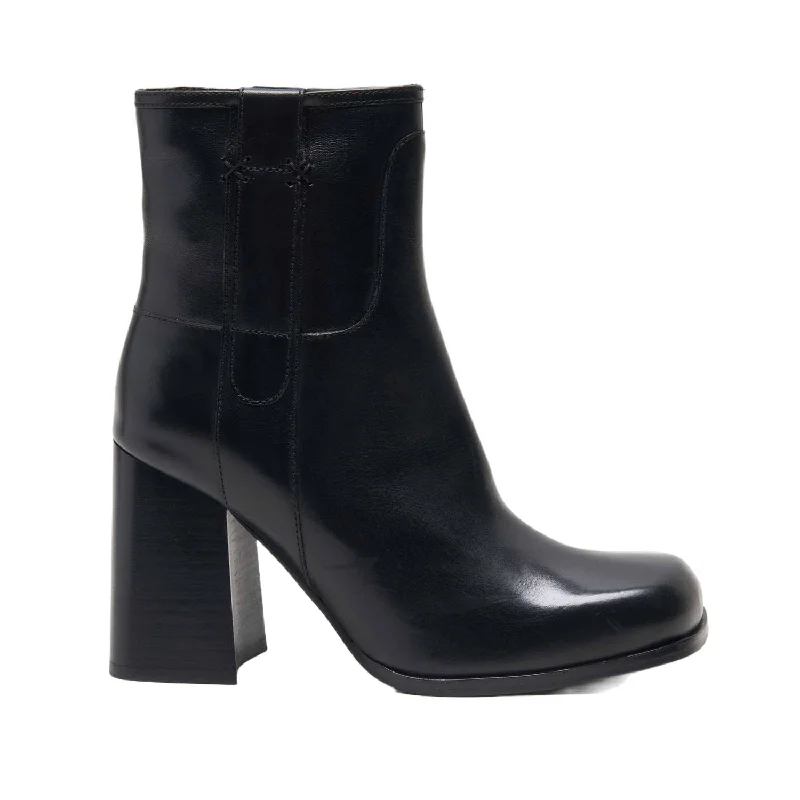 Designer Casual Shoes Free People Women's Naomi Ankle Boot in Black