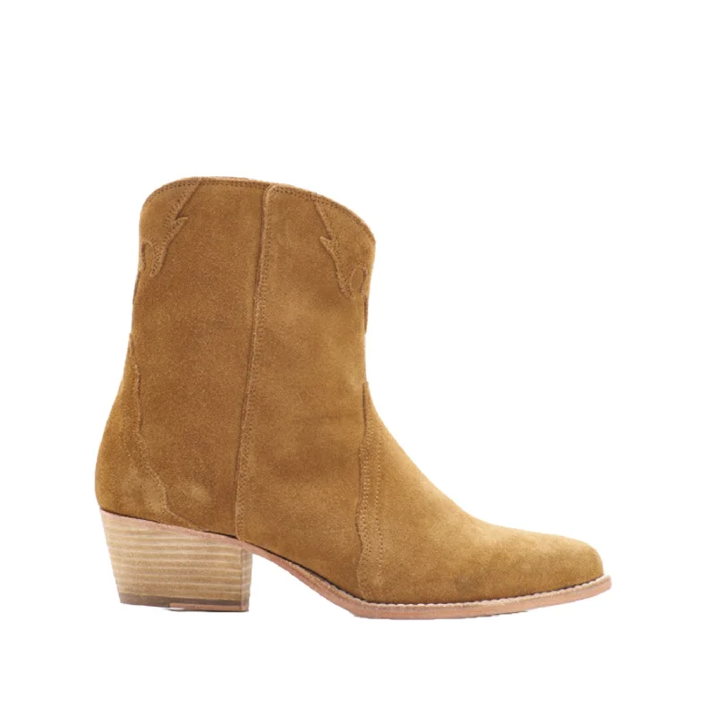 Comfortable Travel Shoes Free People Women's New Frontier Western Boot in Camel