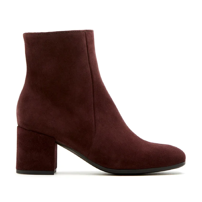 Comfortable Minimalist Shoes La Canadienne Women's Joanie in Wine