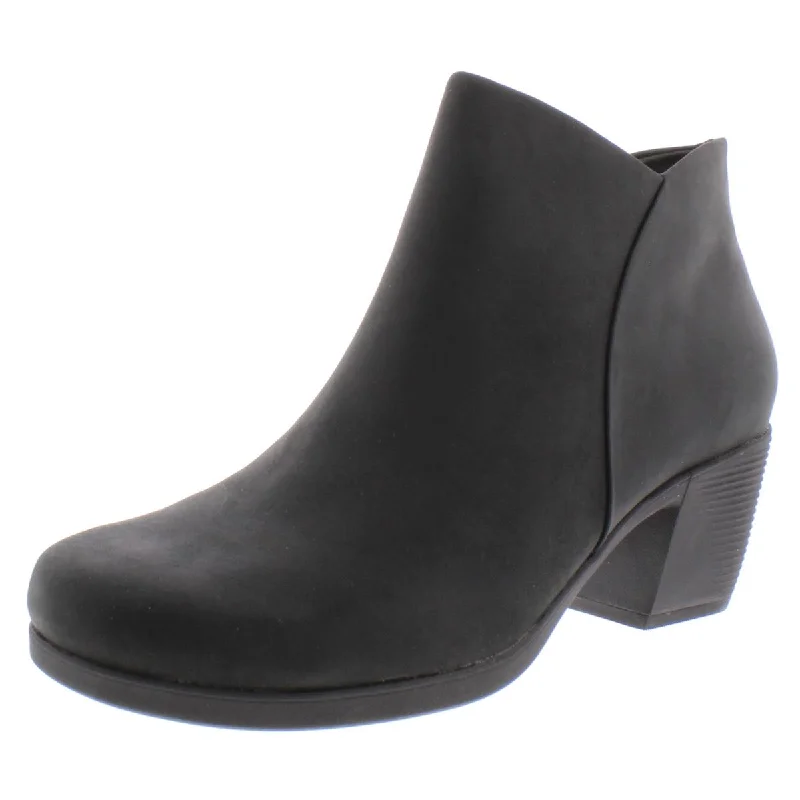 Trendy Outdoor Casual Shoes Unstructured by Clarks Womens Un Lindie Zip Leather Ankle Booties