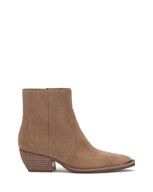 Chic And Edgy Vince Camuto Women's Payton Brown M